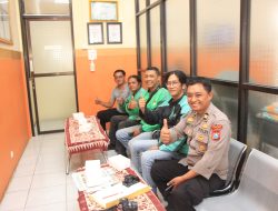 Jelang Hari Jadi Humas Polri Ke 74 Tahun 2025, Personil Polres Tuban dan Awak Media Bersama Komunitas Ojol Ikuti Bakti Kesehatan Donor Darah