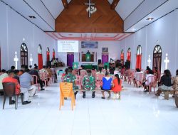 Di Tengah Kesibukan Membangun Desa, Satgas TMMD ke-126 Kodim 1505/Tidore Tak Lupa Ibadah Bersama Masyarakat