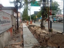 Proyek Saluran Drainase dan Trotoar di Jalan Jatirogo – Blora Diduga Dikerjakan Asal – asalan