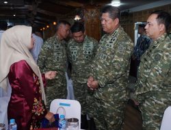 Panglima TNI Serahkan Santunan kepada Ahli Waris Prajurit Gugur Saat Rangkaian HUT ke-80 TNI