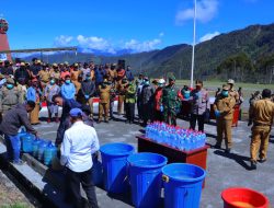 Kodim 1714/PJ Dukung Pemda Dalam Pemusnahan Miras di Kabupaten Puncak Jaya
