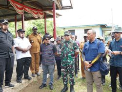 Wujud Sinergitas, Dandim 1710/Mimika Dampingi Bupati Timika Laksanakan Kunker ke Kampung Uta