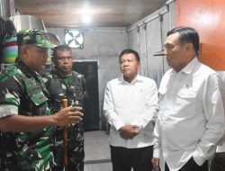 Dandim 1710/Mimika Sambut Kedatangan Menkopolkam RI Saat Melaksanakan Kunjungan Kerja di Wilayah Kab. Mimika