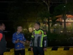 Kapolresta Banyuwangi bersama Statekholder dan Warga Bersihkan Drainase dan Atur Lalu Lintas di Lokasi Banjir