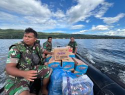 Banjir Putuskan Akses, TNI Tempuh 12 Mil Lalui Danau Singkarak Salurkan Bantuan