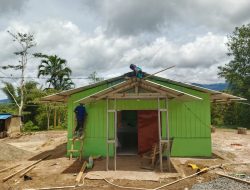 Satgas TMMD 126 Kodim Tambrauw Lakukan Tahap Finishing Pengecatan Gereja Advent di Kampung Babak