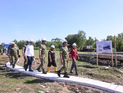 Danlanud Sultan Hasanuddin Dampingi Wakasau Tinjau Pembangunan Infrastruktur Site Radar Takalar