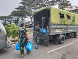 TNI Distribusikan 14.225 Nasi Bungkus untuk Warga Terdampak Banjir di Medan