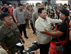 Panglima TNI Dampingi Presiden RI Tinjau Lokasi Bencana Tapanuli Tengah dan Padang