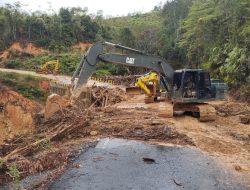 TNI Kerahkan Alat Berat Tembus Longsor, Puluhan Kilometer Akses Warga Tapteng Kembali Terbuka
