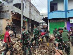 Ratusan Prajurit TNI Bersihkan Pasar Kuala Simpang, Dorong Pemulihan Ekonomi Pascabanjir