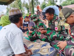 Terobos Pedalaman Gayo Lues, Tim Kesehatan Gabungan TNI dan Relawan Beri Pelayanan Kesehatan Korban Banjir