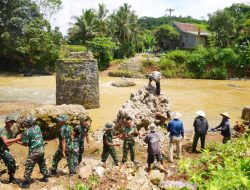 TNI Bangun Jembatan Gantung 80 Meter Untuk Percepat Mobilitas Warga Sukabumi