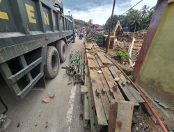 TNI Kerahkan Yon Zipur I/DD Pasang Jembatan Bailey Penghubung Tapsel-Tapteng