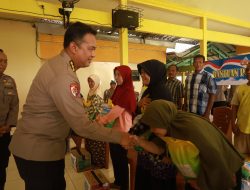 Plt Kapolres Tuban Kombespol Agung Setyo Nugroho Beri Bantuan Pada Warga Terdampak Angin Puting Beliung