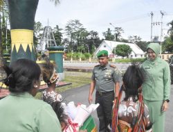 Sambutan Tarian Adat Warnai Kedatangan Dandim 1710/Mimika