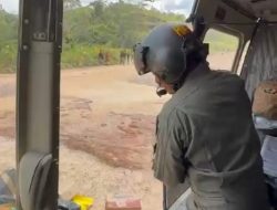 TNI Salurkan Bantuan Menggunakan Helikopter ke Desa Sibalanga