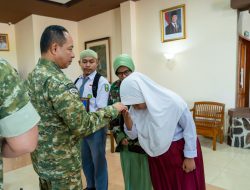 Panglima TNI Kuatkan Hati Keluarga Almarhum Prajurit TNI yang Gugur dalam Penanganan Bencana di Padang