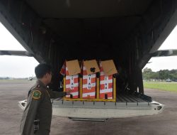 TNI Kembali Kirim Bantuan Dengan Metode Airdrop untuk Warga Terisolasi Akibat Banjir di Aceh Tamiang