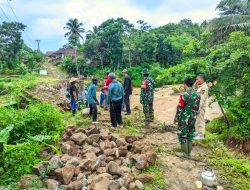 TNI–Rakyat Bersinergi Bangun Jembatan Gantung Penghubung Dua Kecamatan di Sukabumi