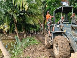 TNI Kerahkan Alat Berat Normalisasi Akses Warga di Bireuen