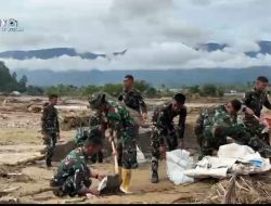 TNI dan Warga Gotong Royong Bangun Jembatan Darurat di Gayo Lues