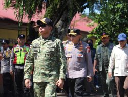Panglima TNI Dampingi Presiden RI Tinjau Pengungsi, Huntara, dan Infrastruktur di Sumbar