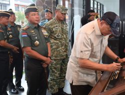 Panglima TNI Dampingi Menhan Resmikan Sarpras Dik Pa PK TNI di Kodiklat TNI Serpong