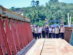 Wapang TNI Dampingi Presiden Prabowo Tinjau Jembatan Bailey dan Posko Kesehatan di Tapanuli Selatan