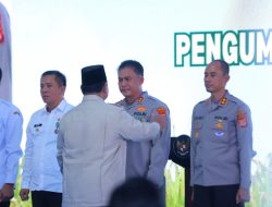 Presiden Prabowo Anugerahkan Satyalancana Wira Karya Kepada Kapolres Lampung Selatan AKBP Toni Kasmiri
