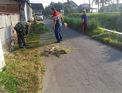 Ciptakan Lingkungan Bersih, Babinsa Bersama Masyarakat Laksanakan Karya Bhakti