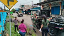 Ciptakan Lingkungan Yang Bersih, Babinsa Koramil Kota Ajak Warga Bersihkan Sampah