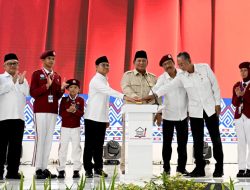 Panglima TNI Dampingi Presiden Prabowo Resmikan 166 Sekolah Rakyat