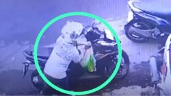 Aksi Maling Motor (Curanmor) Terekam CCTV : Warga Putat Jaya Surabaya