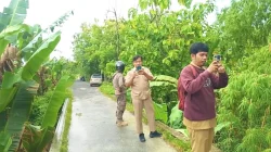 ‎Tindak Lanjuti Aduan Masyarakat, DLHP Tuban Bersama Satpol PP Kecamatan Parengan Sidak Lokasi Sungai