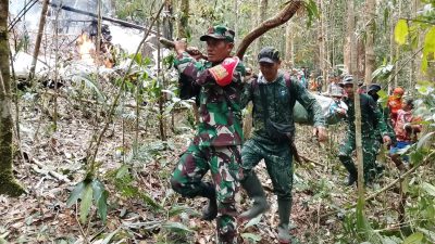 TNI Temukan dan Evakuasi Kecelakaan Pesawat Pelita Air di Pegunungan Krayan Timur, Kalimantan Utara 9