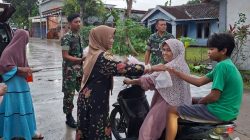 Ramadhan Penuh Keberkahan, Babinsa dan Persit Koramil Kedewan Bojonegoro Bagikan Takjil Gratis