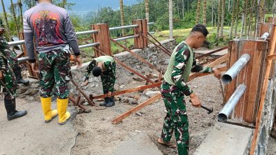 TNI AD Bangun Jembatan Aramco di Agam, Akses Warga Nagari Bayua Kembali Terbuka 6