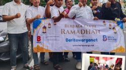 Beritawarga.net Bagikan 400 Takjil di Depan Taman Apsari, Dilanjutkan Buka Bersama di Kantor AMI