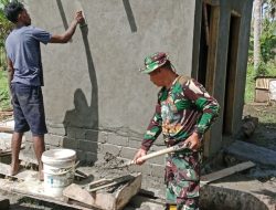 Personel TMMD Ke-127 Kodim 1514/Morotai Bersama Warga Laksanakan Pelesteran MCK di Desa Dehegila