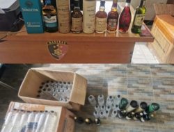 Polsek Pakal Ungkap Penjualan Miras Ilegal di Lakarsantri, Puluhan Botol Arak Bali Diamankan