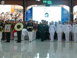 Panglima TNI Pimpin Upacara Penyerahan Jenazah dan Ikuti Upacara Pemakaman Wapres ke-6 RI