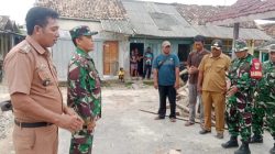 TNI Sigap Hadapi Bencana, Koramil 421-03/Penengahan Bantu Warga Terdampak Puting Beliung di Ketapang 1