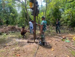 Personel TMMD Lanjutkan Pengeboran Sumur Bor di Desa Maba