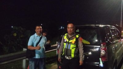 Manfaatkan Layanan 110, Pemudik di Bakauheni Dapat Bantuan Cepat dari Polisi 7