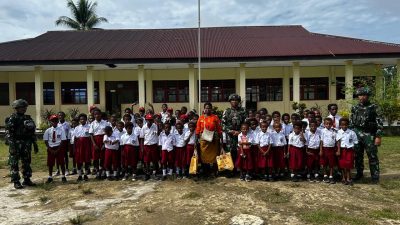 Satgas Pamtas RI–PNG Mobile Gobang VII Yonif 9 Marinir Angkatan Laut Berikan Penyuluhan Wawasan Kebangsaan dan Pelatihan PBB kepada Pelajar di Maybrat 6