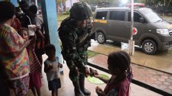 Tim Patroli Gabungan Koops TNI Papua Evakuasi 21 Pengungsi di Aifat Timur Jauh Maybrat