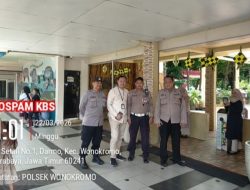 Libur Lebaran Aman, Polrestabes Surabaya Intensifkan Patroli Jalan Kaki di Kebun Binatang Surabaya