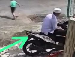 Waspada.! Aksi Pencuri Motor Gagal Didepan Masjid Tambak Segaran Surabaya