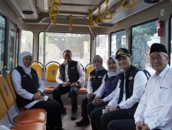 Gubernur Khofifah Jajal Bus “Si Mas Ganteng”, Apresiasi Transportasi Publik Inovatif di Tuban